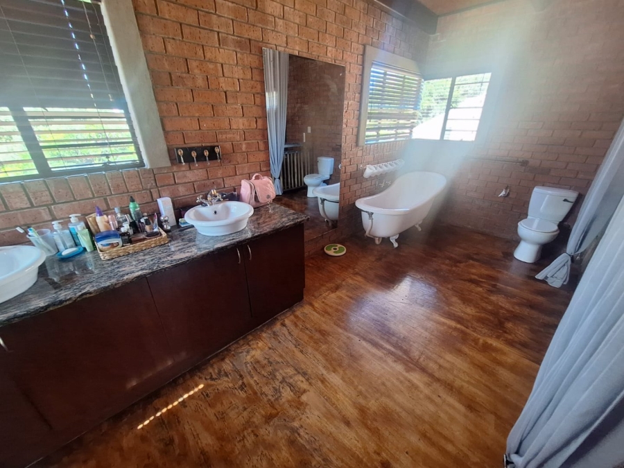 4 Bedroom Property for Sale in Pellissier Free State